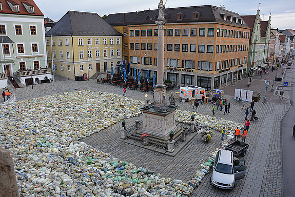 Müllsammelaktion der Agenda21Energie & Klimaschutz auf dem Freisinger Marienplatz