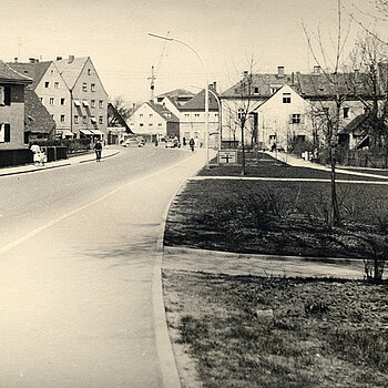 Historische Aufnahme aus dem Jahr 1960 mit (rechter Hand) der Grünfläche an der Johannisstraße. (Fotosammlung Stadtarchiv Freising)