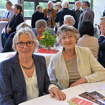 Engagierte Damen: Steffi Gölz (KULTUR-gut!) und Helma Dietz (Modern Studio).