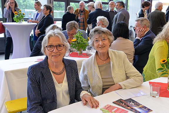 Engagierte Damen: Steffi Gölz (KULTUR-gut!) und Helma Dietz (Modern Studio).