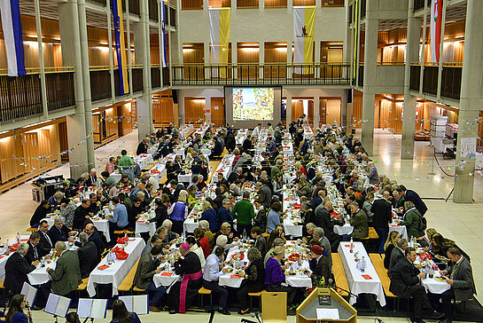 Beeindruckendes Bild: Die Aula des Dom-Gymnasiums war fast bis zum letzten Platz gefüllt. 