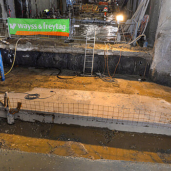 Noch ist in der Betonsohle des Tunnels eine Lücke. (Foto: Stadt Freising)