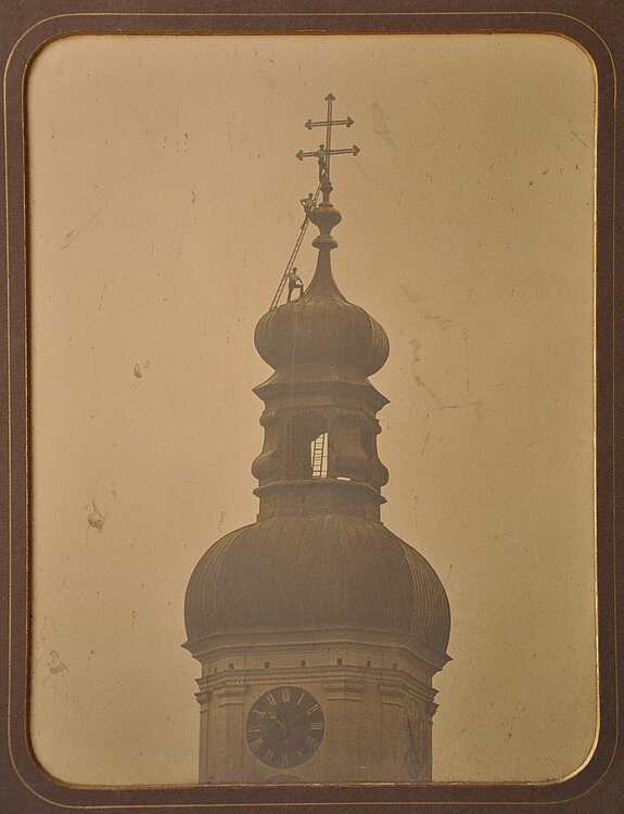 Die Spengler Josef, August und Otto Feichtmayr auf der Laterne des St.-Georgs-Turmes am 14. Juni 1892.