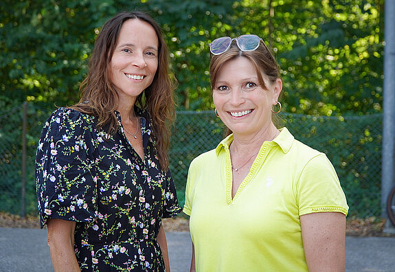 Sportkoordinatorin (und Organisatorin von Sport im Park) Alexandra Klein (links) und Bürgermeisterin Monika Riesch.