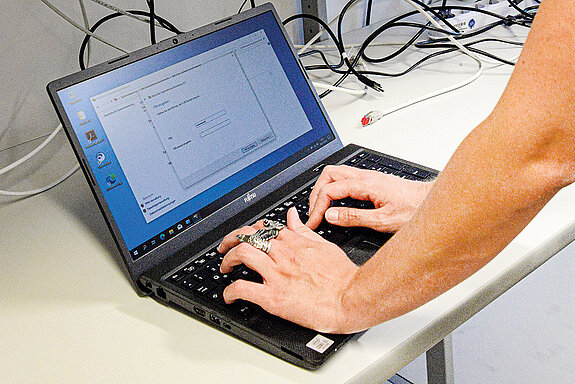 Die IT der Stadt hat während der Pandemie für die Schulen 580 Tablets sowie 150 Lehrer-Laptops eingerichtet - ein echter Kraftakt. (Foto: Stadt Freising)