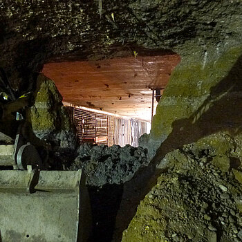 Geschafft! Am 17. März wurde mit dem Durchschlag die Verbindung zwischen dem nördlichen und südlichen Tunnelabschnitt hergestellt. (Foto: Martin Bullinger/edr)