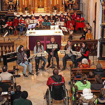 Für besinnliche Momente sorgen die Musikschul-Ensembles bei den klassischen Weihnachtskonzerten. 