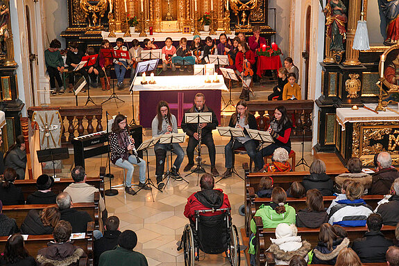 Für besinnliche Momente sorgen die Musikschul-Ensembles bei den klassischen Weihnachtskonzerten. 