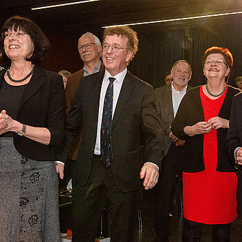 Begeistertes Publikum (vorne v.l.): Helga Schöffmann, Beate und Martin Keeser, Bürgermeisterin Eva Bönig und Kulturreferent Hubert Hierl.