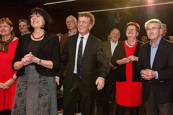 Begeistertes Publikum (vorne v.l.): Helga Schöffmann, Beate und Martin Keeser, Bürgermeisterin Eva Bönig und Kulturreferent Hubert Hierl.