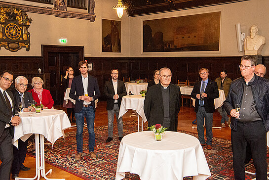 Die derzeitige Lage ließ leider nur eine Feierstunde in kleinster Runde im Großen Rathaussaal zu - der Herzlichkeit tat das keinen Abbruch. (Foto: Stadt Freising)