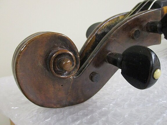 Detail eines  Violoncellos des Freisinger Geigenbauers Franz Michael Perger, 1764