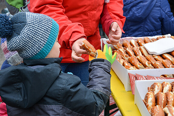 Die frischen Butterbrez'n sind bei Groß und Klein besonders beliebt. (Foto: Stadt Freising)