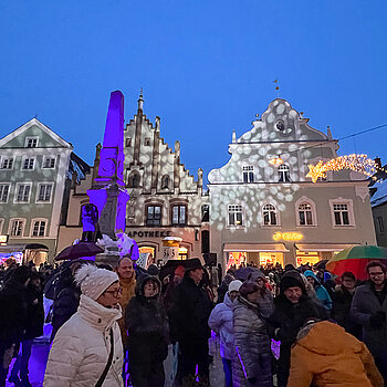 Lichtershow beim Eröffnungsfest der Oberen Altstadt im Dezember 2023. (Foto: ski)