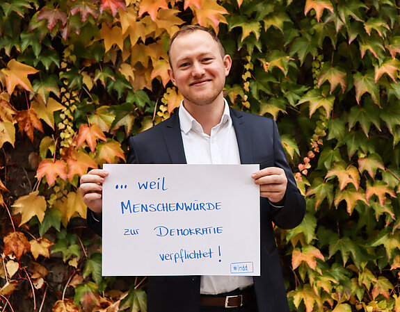Kai Kallbach, Kompetenzzentrum Demokratie und Menschenwürde sagt: "Ich bin dabei, weil Menschenwürde zur Demokratie verpflichtet!" Foto: Kompetenzzentrum Demokratie und Menschenwürde