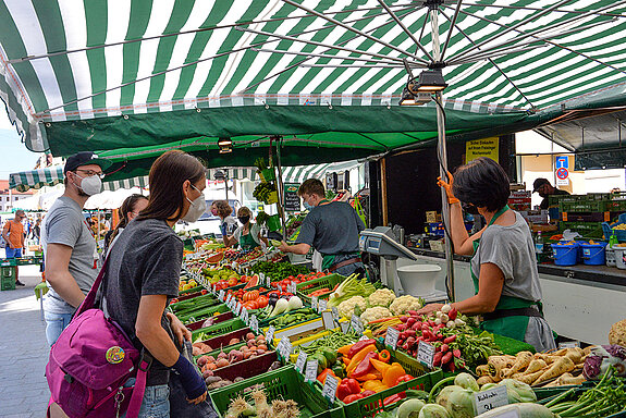 Der Freisinger Wochenmarkt bietet frische Ware - zugreifen! (Foto: Stadt Freising)