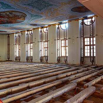 Dachsanierung und Deckenverstärkung im Asamgebäude Freising. 