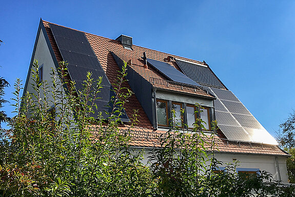 Strom vom Dach - Photovoltaik. Foto: Rainer Teschner