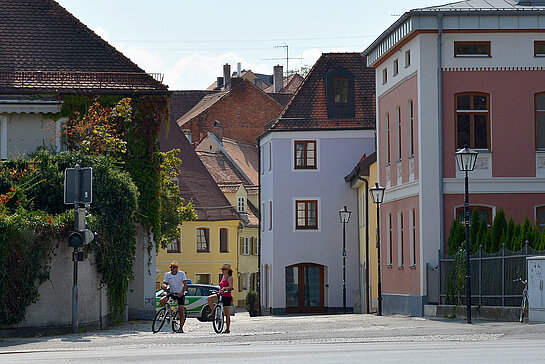 Das ehemalige Stadttor in der General-von-Nagel-Straße wird als historische Spur im Belag nachempfunden. (Foto: Stadt Freising)