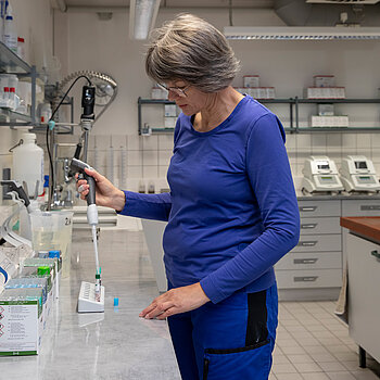 Labor, Kläranlage Freising (Foto: JS Deutschland) Labor, Kläranlage Freising (Foto: JS Deutschland)