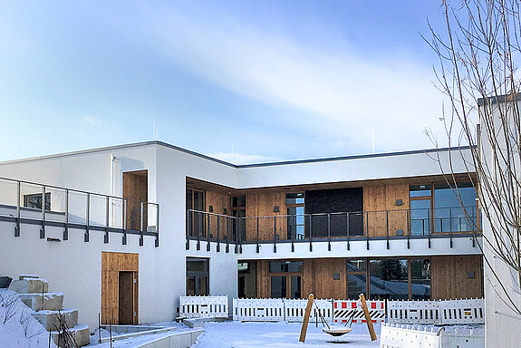 Innenhof der neuen Kindertagesstätte an der Moosstraße in Lerchenfeld. (Foto: Gmeiner Architekten)