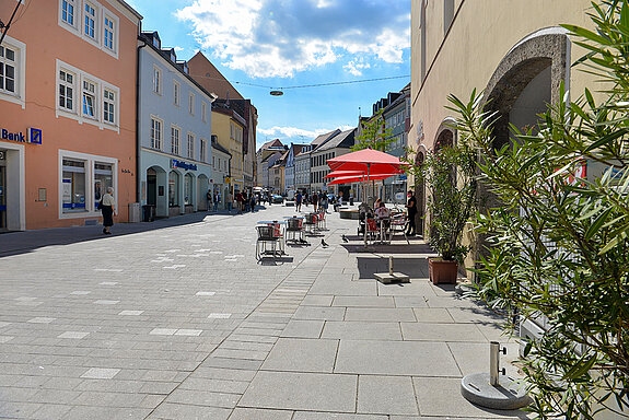 Eindrücke vom mittleren Abschnitt der Unteren Hauptstraße nach den Umbaumaßnahmen. (Foto: Stadt Freising)