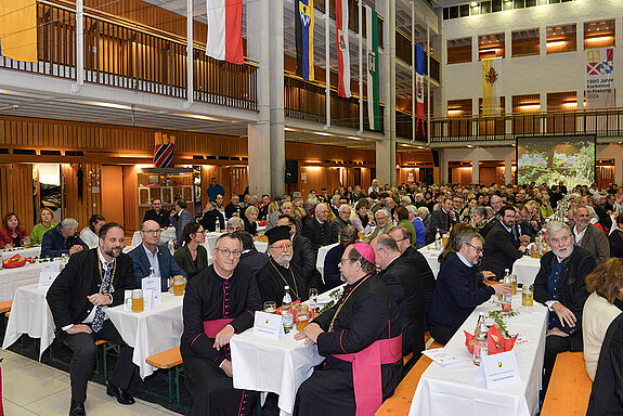 Blick in die Aula des Dom-Gymnasiums. 