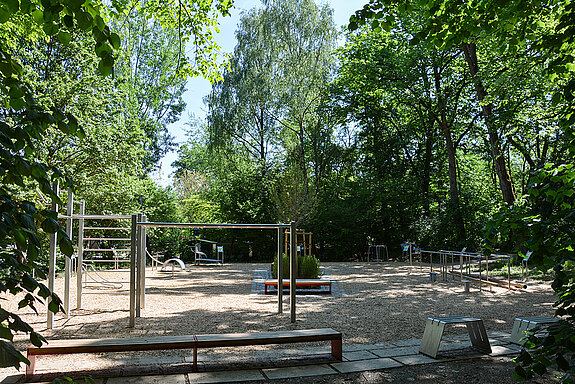 Bewegungsparcours Fürstendamm Sitzgelegenheiten