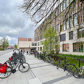 Modernste pädagogische Standards und zugleich eine Wohlfühlatmosphäre bieten die Schulen am SteinPark. (Foto: Stadt Freising)