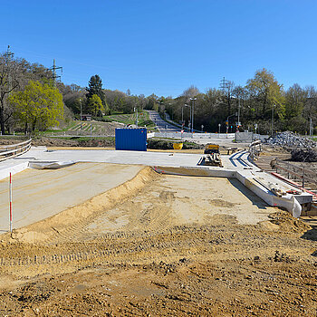 Blick über die westliche Brücke Richtung Thalhauser Straße und Weihenstephaner Ring. (Foto: Stadt Freising)