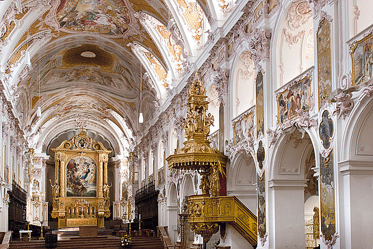 Altar und Schiff des Freisinger Doms (Foto: Stadt Freising)