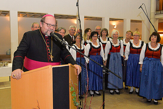 Ein Mensch mit Humor, der sein Amt nahe bei den Menschen ausfüllen will: Weihbischof Wolfgang Bischof. (Foto: Stadt Freising)