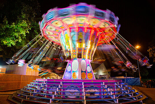 Begeistert vom schönen Festplatz sind auch die Schausteller*innen. (Foto: Robert Kiderle)