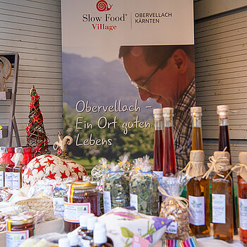 Korbiniansmarkt rund um den Roider-Jackl- Brunnen - nochmals ein bestens bestückter Stand der Gemeinde Obervellach. (Foto: Stadt Freising)