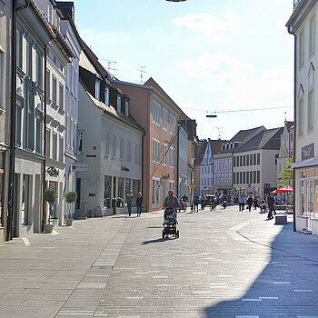 Eindrücke vom mittleren Abschnitt der Unteren Hauptstraße nach den Umbaumaßnahmen. (Foto: Stadt Freising)