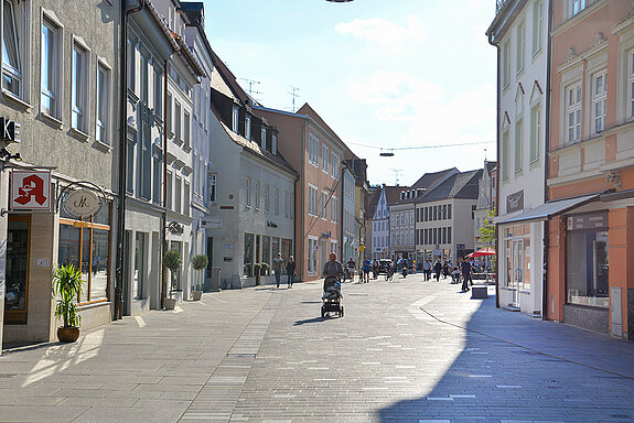 Eindrücke vom mittleren Abschnitt der Unteren Hauptstraße nach den Umbaumaßnahmen. (Foto: Stadt Freising)