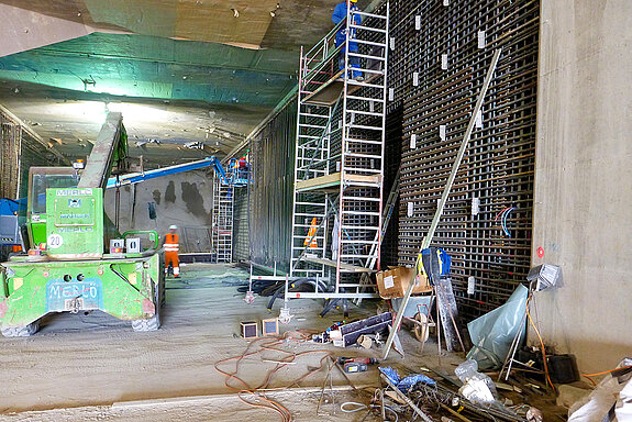 Westtangente Freising/ Deckelbauweise: Herstellung von Sohle und Wänden im Dock 3 Süd.