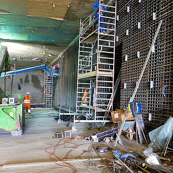 Westtangente Freising/ Deckelbauweise: Herstellung von Sohle und Wänden im Dock 3 Süd.