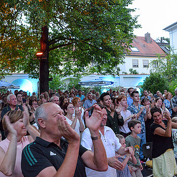 Verdienter, stürmischer Applaus des Publikums. (Foto: Stadt Freising)