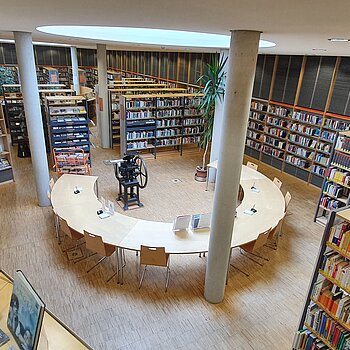 Roman- und Sachbuchbereich der Stadtbibliothek Freising