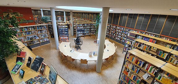 Roman- und Sachbuchbereich der Stadtbibliothek Freising