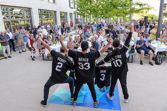 Großartige Performance: Benedikt Mordstein mit seiner Breakdance-Truppe. (Foto: Stadt Freising)