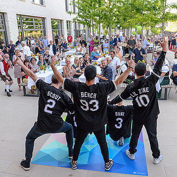 Großartige Performance: Benedikt Mordstein mit seiner Breakdance-Truppe. (Foto: Stadt Freising)