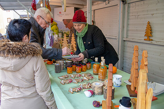 Korbiniansmarkt rund um den Roider-Jackl- Brunnen - Verkaufsstand von Oberwölz. (Foto: Stadt Freising)