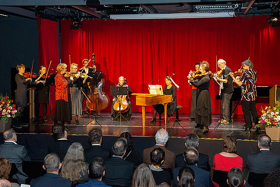 Streicher*innen des Freisinger Symphonieorchesters mit einer Händel-Ouvertüre. 