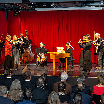 Streicher*innen des Freisinger Symphonieorchesters mit einer Händel-Ouvertüre. 