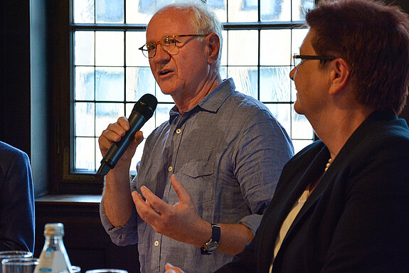 Auftaktveranstaltung Umwelttage Freising 2019 mit Musiker und Kabarettist Hans Well (links).