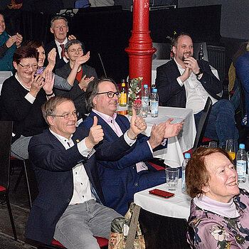 Sind restlos begeistert von der Kulturamtsband: Adolf Gumberger und Ingo Bartha - und das gesamte Publikum.