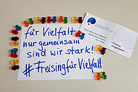 Bunte Gummibärchen symbolisieren das vielfältige Freising. Der Treffpunkt Ehrenamt steht für Engagement für eine bunte Gesellschaft.