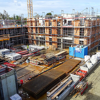 Blick in den Innenhof des Mehrgenerationenhauses an der Katharina-Mair-Straße im Oktober 2020. (Foto: Stadt Freising)